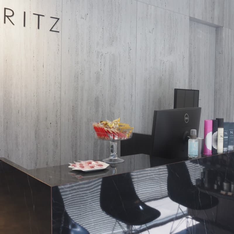 美容室・美容院のPOSレジ・セルフレジ・電子カルテ Salon de Net(サロンドネット)RITZ 代官山 広々としたカウンター